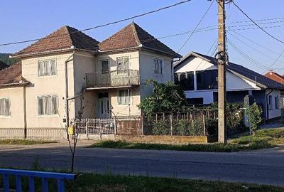 Casă cu Teren 250 Mp în Central