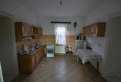 Casă cu 2 camere cu Teren 1833 Mp în Igriș