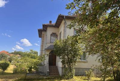 Casă cu 4 camere în Urluiești