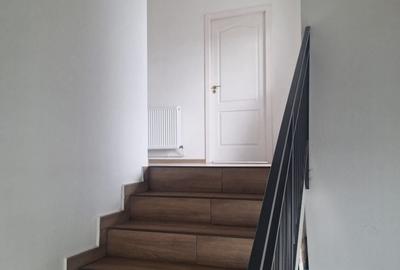 Casă cu 5 camere cu Teren 350 Mp în Micești