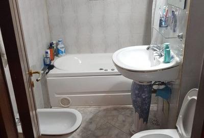 Apartament cu 3 camere decomandat în Buzaului