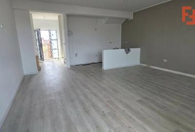 Duplex cu 4 camere cu Canalizare în Moșnița Nouă - 2
