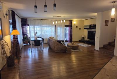 Duplex cu 8 camere cu Canalizare în 1 Decembrie 1918 - 1