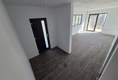 Casă cu 3 camere în Smeura