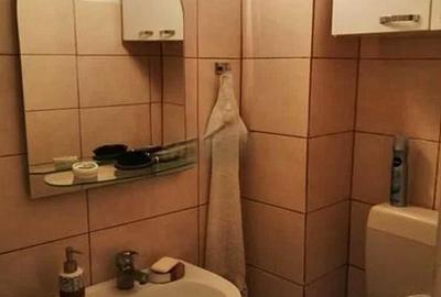 Apartament cu 3 camere decomandat în Far