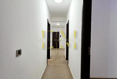 Apartament cu 3 camere decomandat în Tractorul - 9