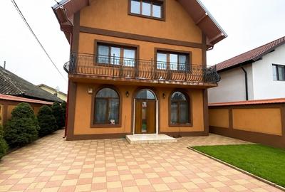 Casă cu 6 camere decomandat cu Canalizare în Valu lui Traian