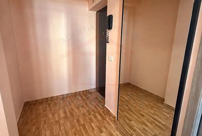 Apartament cu 2 camere decomandat în Micro 21