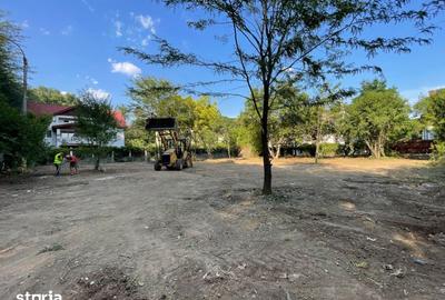 Teren de 1330 mp, în Central