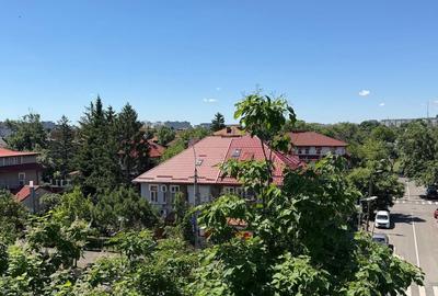 Apartament cu 3 camere semidecomandat în Domenii