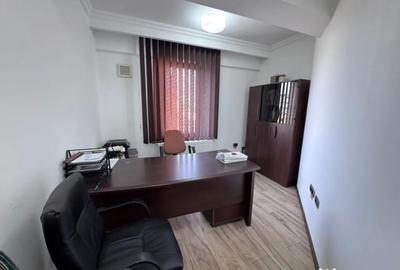 Apartament cu 5 camere decomandat în Km 4 - 2