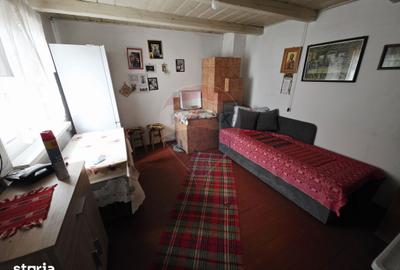 Casă cu 4 camere cu Teren 1677 Mp în Central
