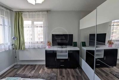 Apartament cu 3 camere semidecomandat în Florești