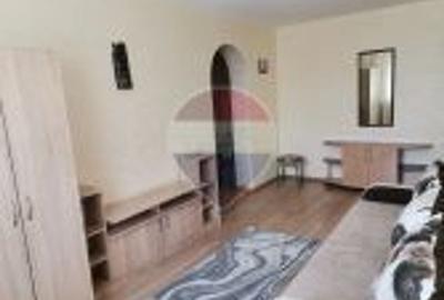 Apartament cu 2 camere semidecomandat în Podu Roș