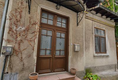 Casă cu 2 camere cu Canalizare în Cotroceni