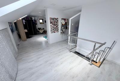Duplex cu 5 camere cu Canalizare în Sud - 4
