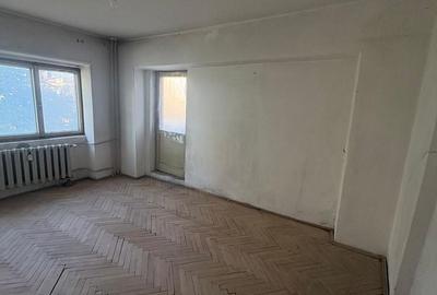 Apartament cu 2 camere decomandat în Nicolina
