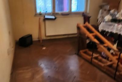 Apartament cu 3 camere decomandat în Cornișa