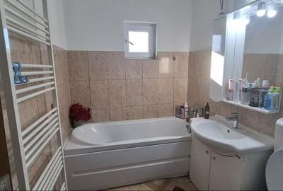 Apartament cu 3 camere decomandat în Central - 16