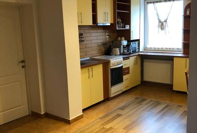 Apartament cu 4 camere decomandat, mobilat în Central