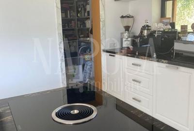 Casă individuală cu 8 camere cu Garaj în Borhanci - 5