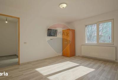 Casă cu 9 camere cu Teren 340 Mp în Florilor - 12