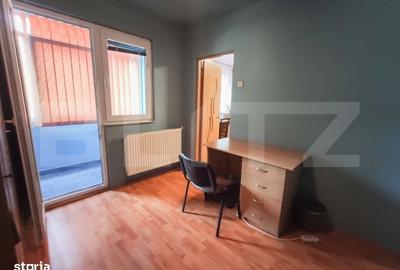 Apartament cu 3 camere semidecomandat în Micro 15