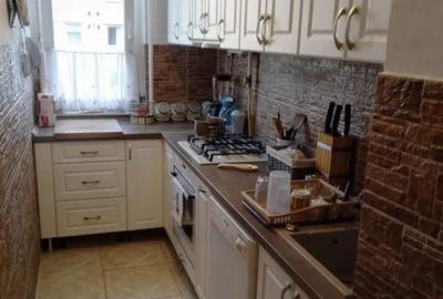 Apartament cu 2 camere în Podu Roș
