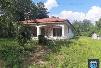 Casă cu 4 camere cu Teren 1500 Mp în Teișani - 1