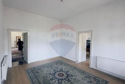 Casă individuală cu 6 camere cu Teren 3300 Mp în Central - 9