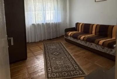 Apartament cu 3 camere decomandat în Brazda lui Novac