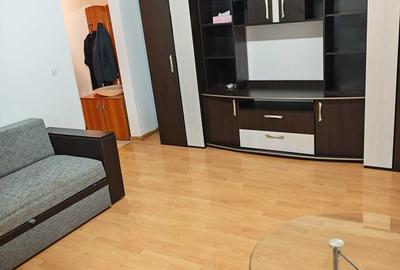 Apartament cu 2 camere semidecomandat, mobilat în Central