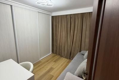 Apartament cu 3 camere decomandat în Exterior Vest