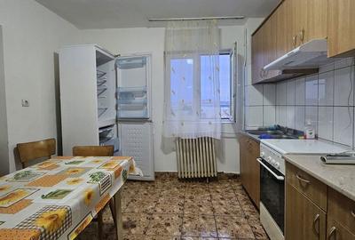 Apartament cu 3 camere decomandat în Nufărul - 1