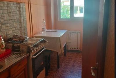 Garsonieră decomandată în Decebal