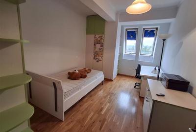 Apartament cu 4 camere semidecomandat în Central - 2