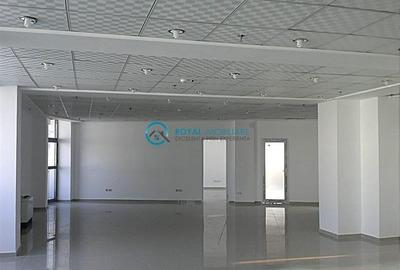 Birou, de 1,425.9000244141 mp, în Vest - 2
