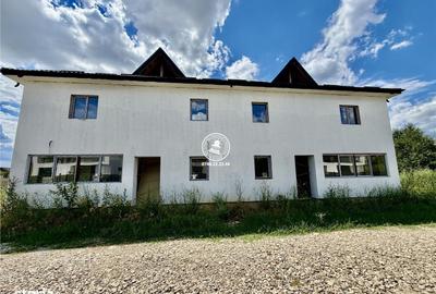 Casă cu 4 camere în Valea Ursului