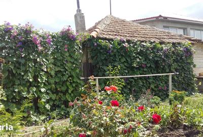 Casă cu 2 camere cu Teren 1100 Mp în Perieți