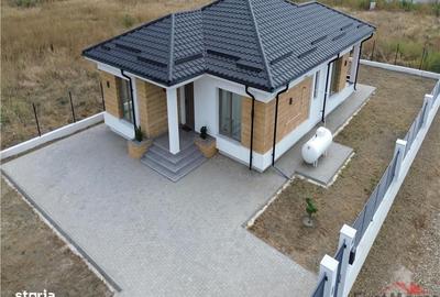 Casă cu 4 camere în Vânători