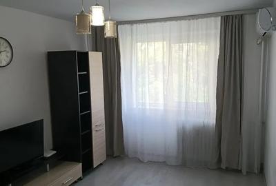 Garsonieră decomandată în Titan - 2