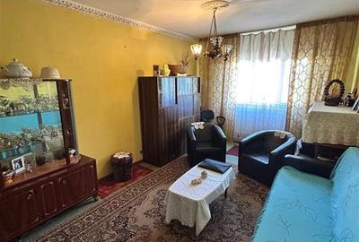 Apartament cu 3 camere decomandat în Apollo