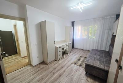 Garsonieră decomandată în Sud