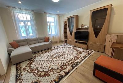Casă individuală cu 2 camere cu Canalizare în Centrul Istoric