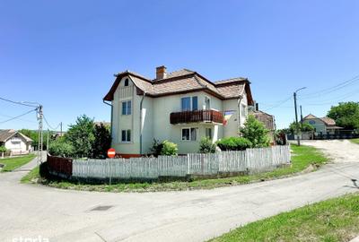 Casă cu 4 camere cu Teren 998 Mp în Central
