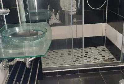Casă cu 5 camere cu Teren 300 Mp în Central - 10
