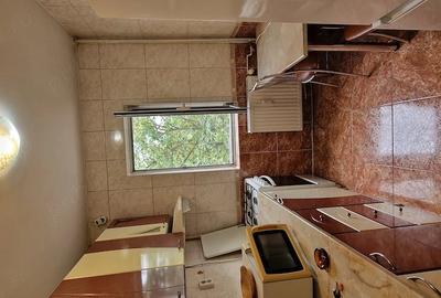 Apartament cu 3 camere decomandat în Sud