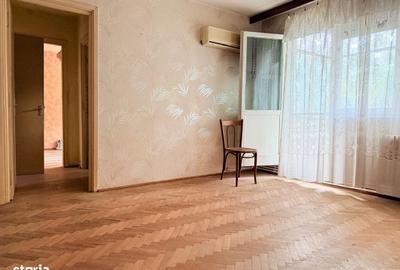 Apartament cu 3 camere semidecomandat în Podul de Piatră