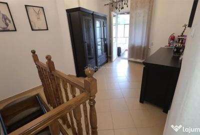 Casă cu 8 camere cu Teren 342 Mp în Central