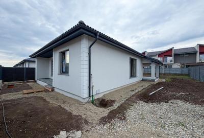 Casă individuală cu 4 camere cu Canalizare în Sânpetru